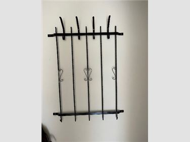 Abbildung: Zu verschenken schöne stabile Metall - Wandgarderobe