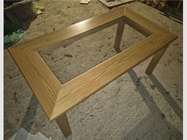 Abbildung: Wohnzimmer/Couchtisch Tisch massiv Kiefer mit Glasplatte