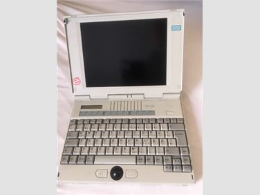 Abbildung: Laptop / Spielgeräte aus den 70/80 iger Jahren gesucht. 