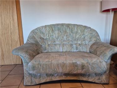 Abbildung: 2, 3 Sitzer und Hocker